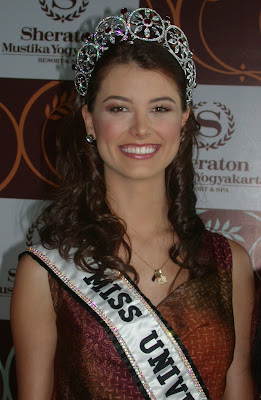 Miss Universe 2009 Berkunjung ke Yogya